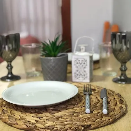 The 3 Little Pigs Bed & Breakfast Sidárion