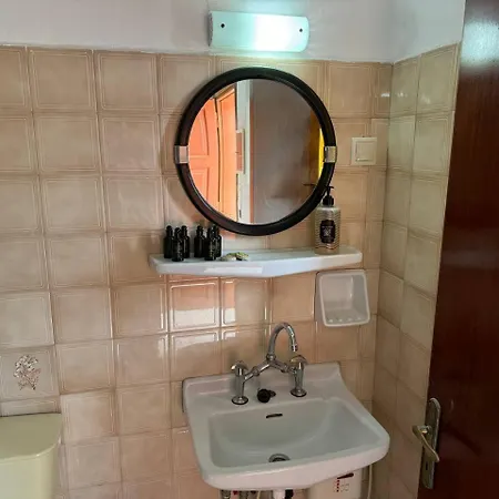 The 3 Little Pigs Bed & Breakfast Sidárion