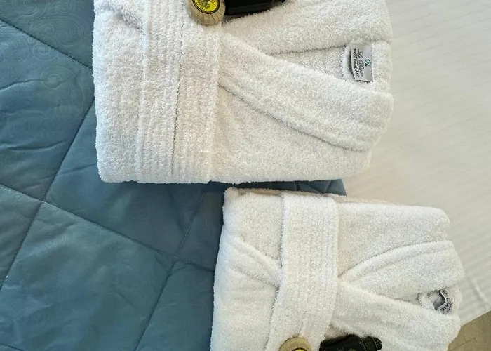 The 3 Little Pigs Bed & Breakfast Sidárion