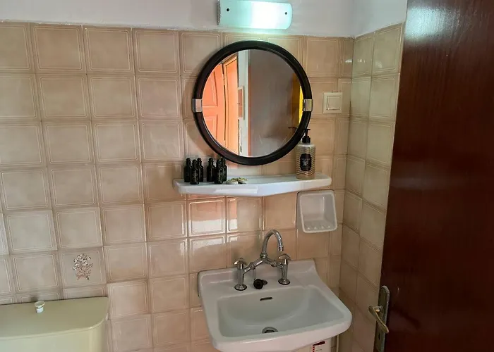 The 3 Little Pigs Bed & Breakfast Sidárion